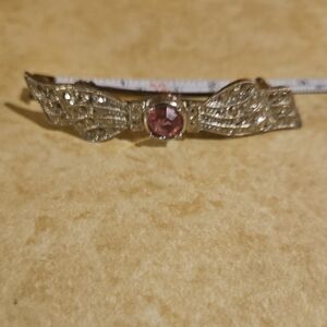Source Unknown Elegant Silver Hair Clip with Pink Gem